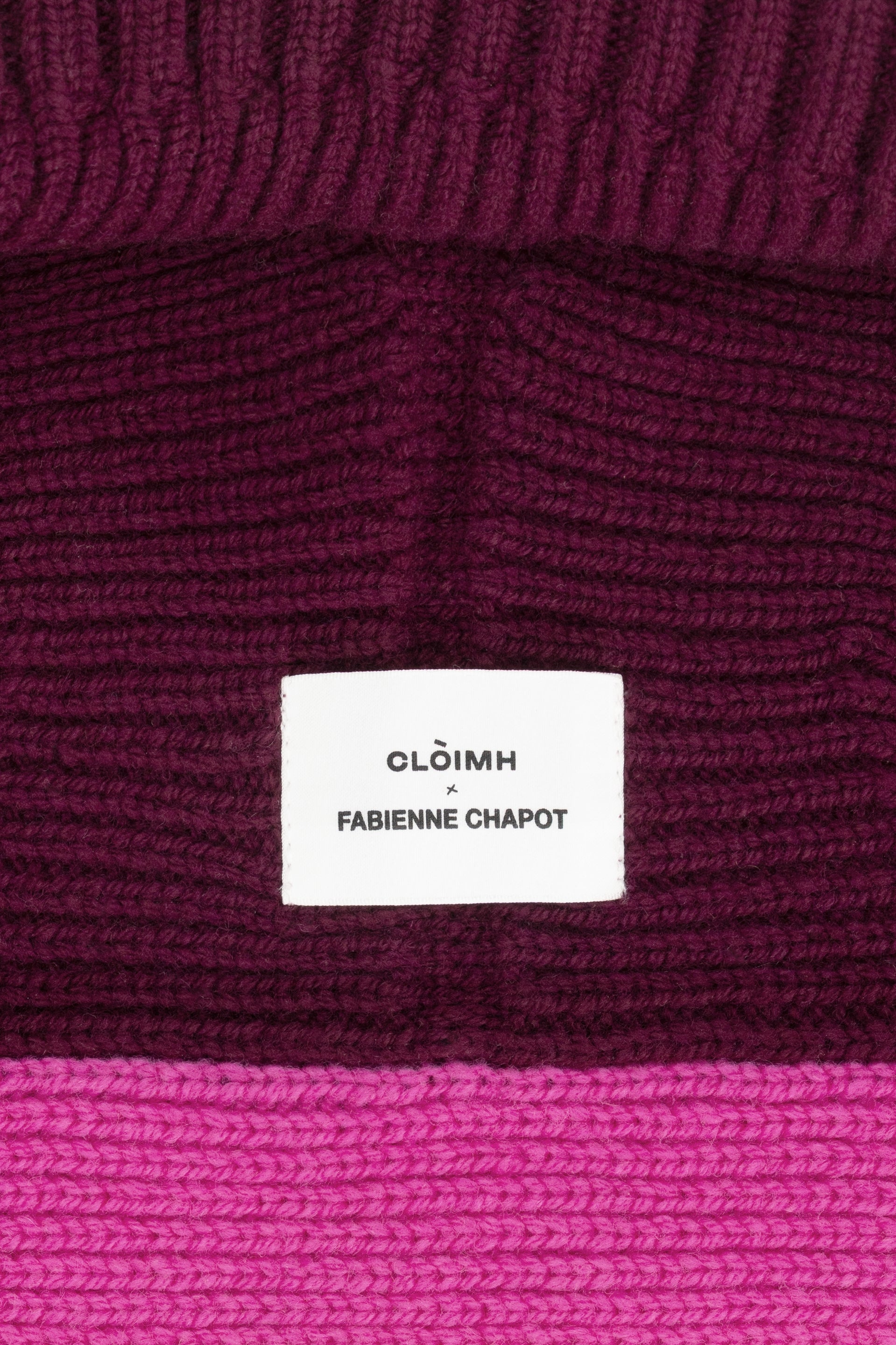 FC X CLÒIMH Blocked Tied Wool Hood | Burgundy/Fuchsia