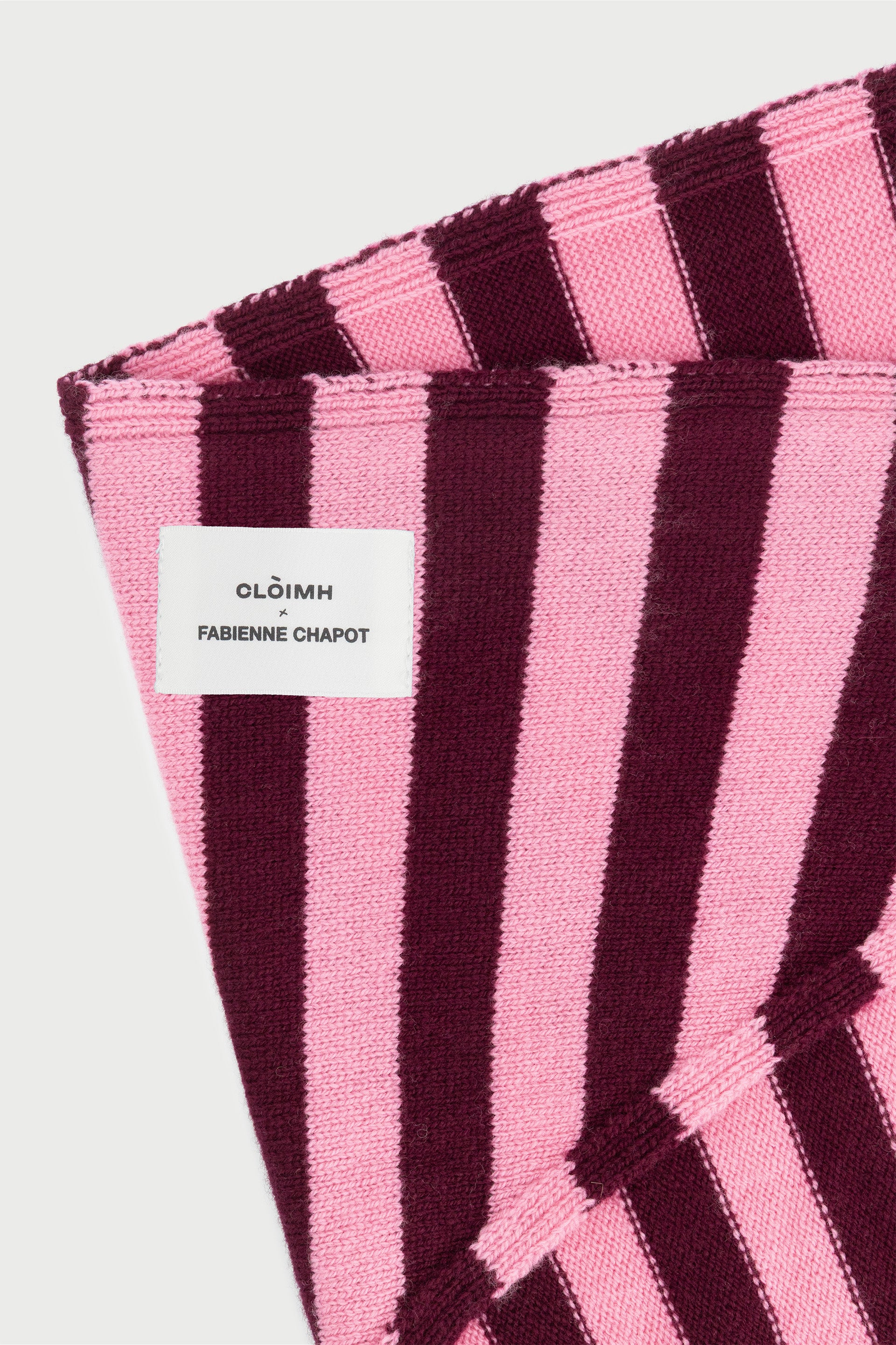 FC X CLÒIMH Wool Triangle Scarf | Burgundy/Pink