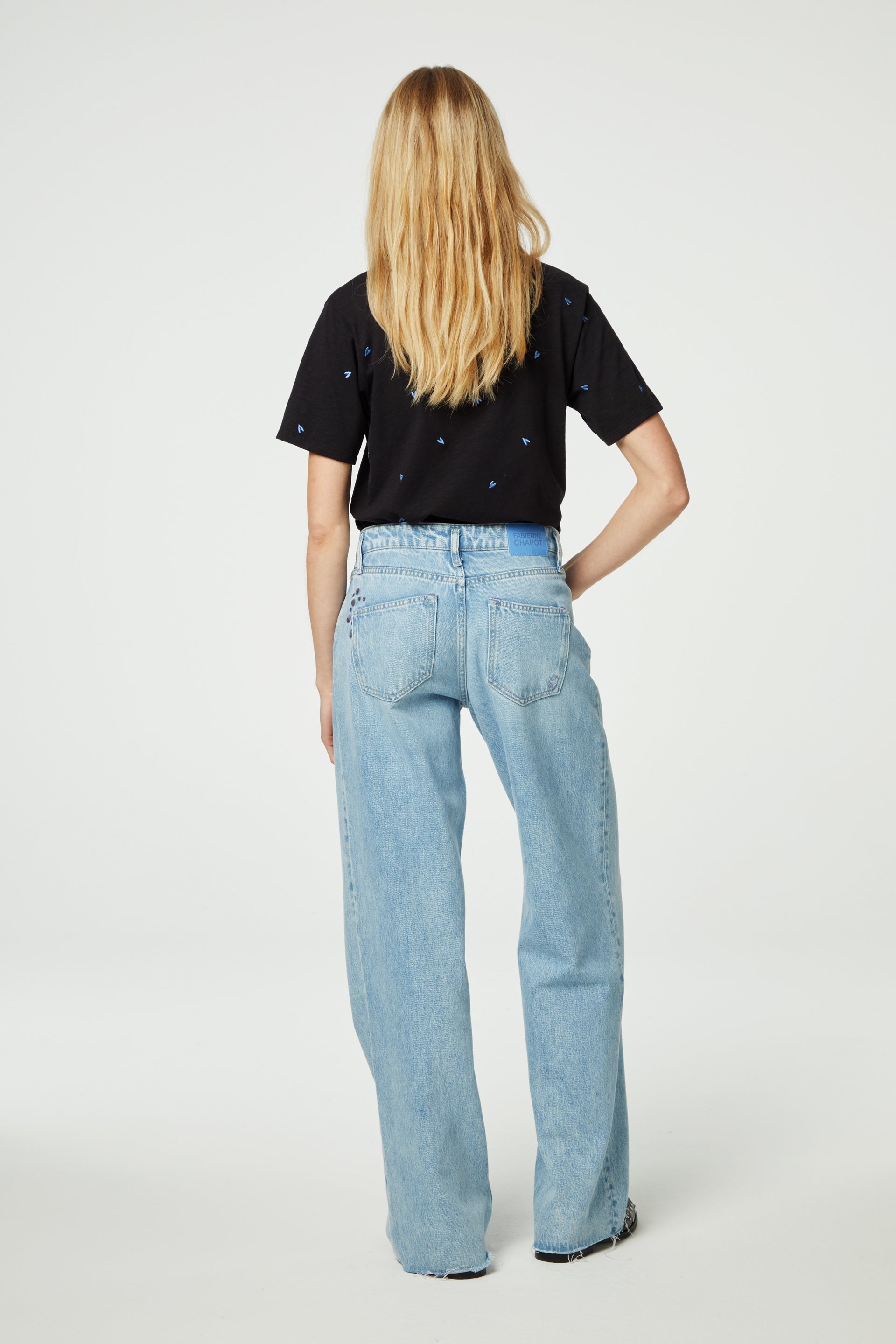 Phill V-neck Heart T-shirt | Black