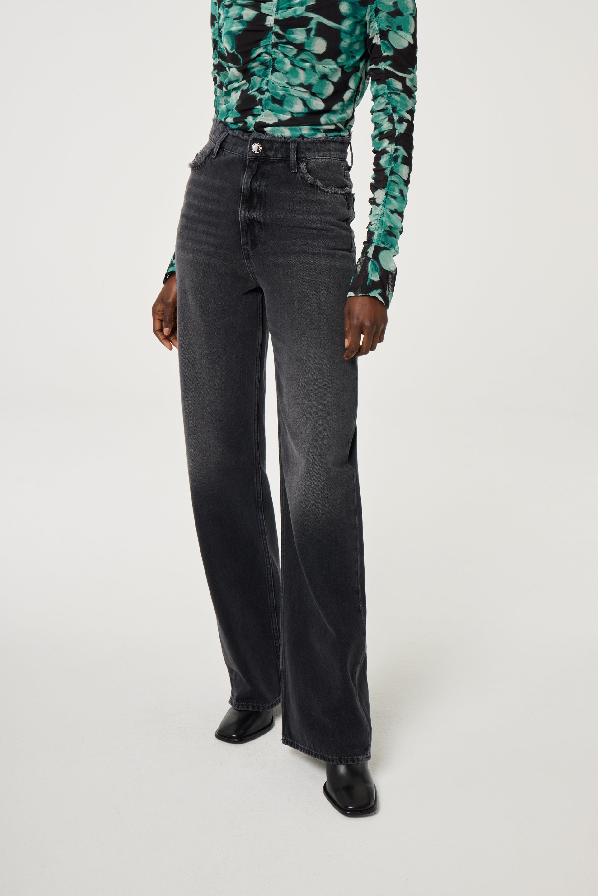 Zoe Boyfriend Jeans | Washed Black