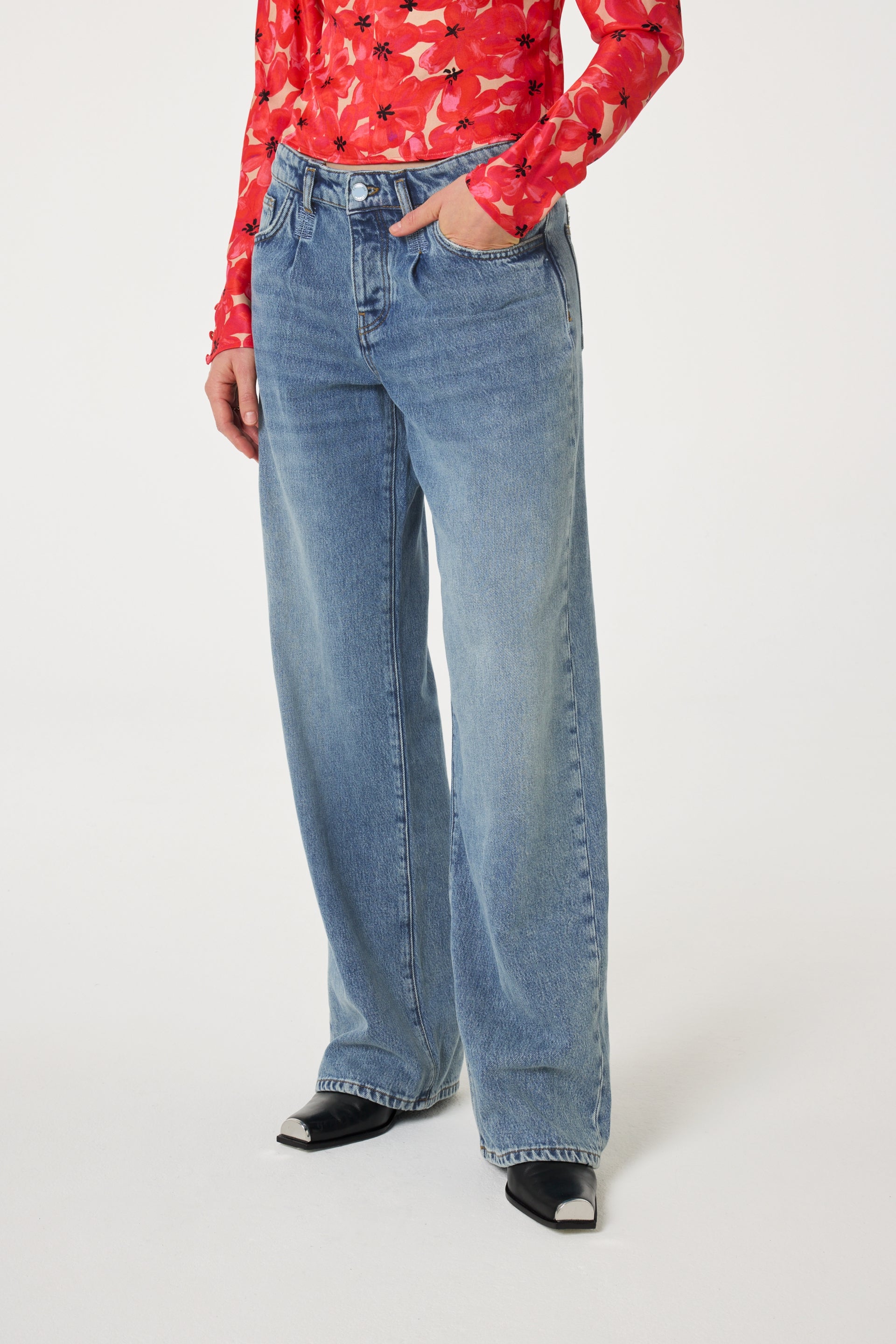 Lucy Wide Leg Jeans | Medium Dirty Wash