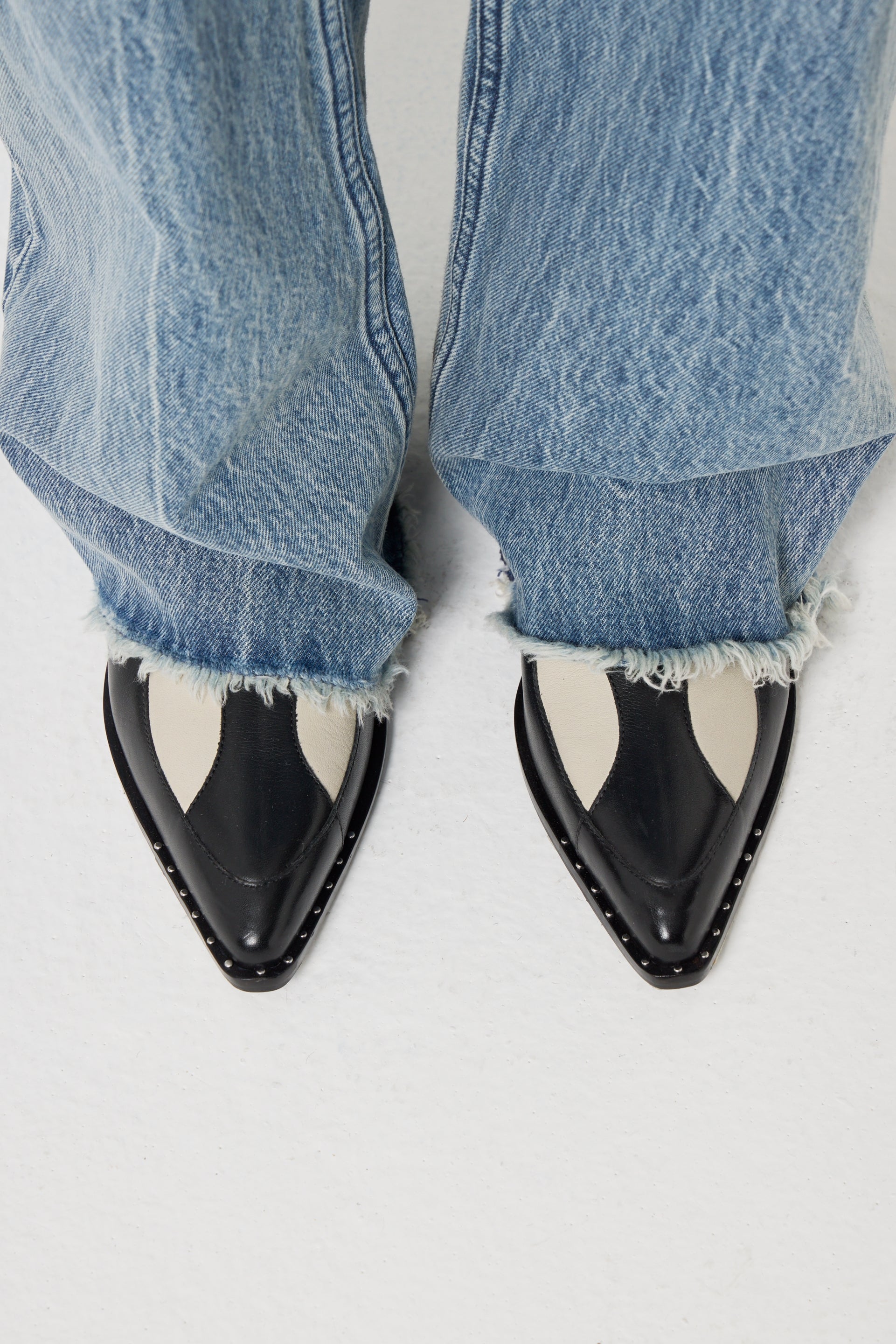 Kamali Cowboy Boots | Cosy White/Black