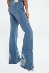 Eva Extra Flare Embro | Light Medium Wash