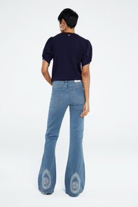 Eva Extra Flare Embro | Light Medium Wash