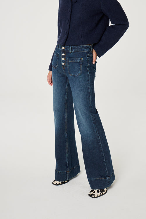 Vic Bootcut Jeans | Medium Dirty Wash