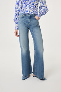 Vic Bootcut Jeans | Mid Blue