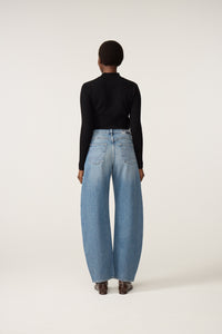 Courtney Lips Pullover | Black